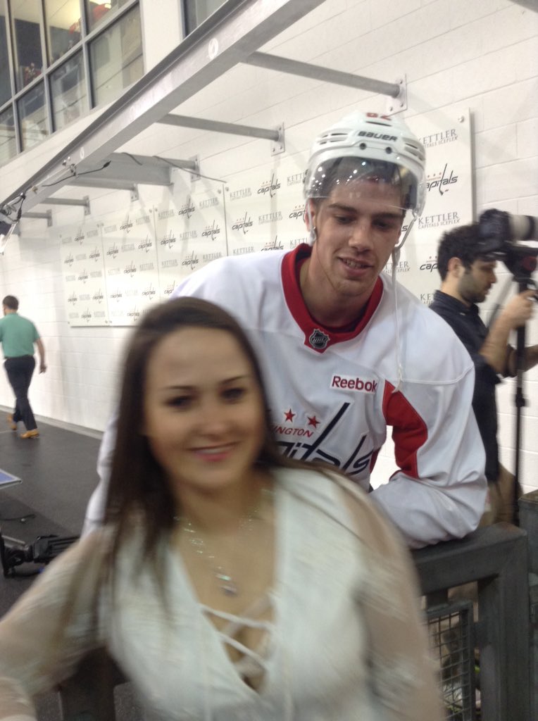 pucksnrec's tweet photo. HES CHECKING ME OUT IM SCREAMING https://t.co/JvtrQ8rvp5