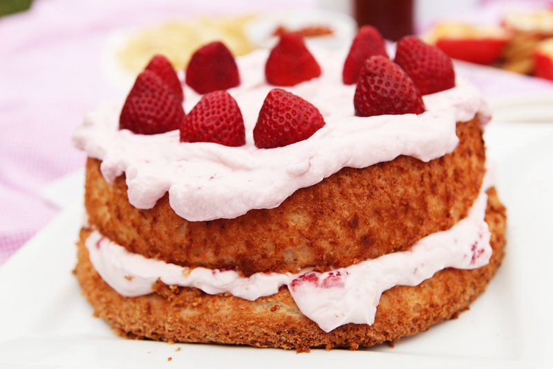 foodbloggersCA's tweet photo. Everything you need this weekend for a Red &amp; White #CanadaDay Picnic! https://t.co/IppATmZngi https://t.co/foLP0xndML