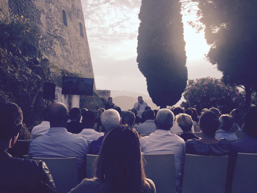 Leoz200215's tweet photo. Cadre superbe #fortsaintelme pour des échanges intéressants entre dirigeants d entreprises #upe66 https://t.co/w8VaxGwvMY