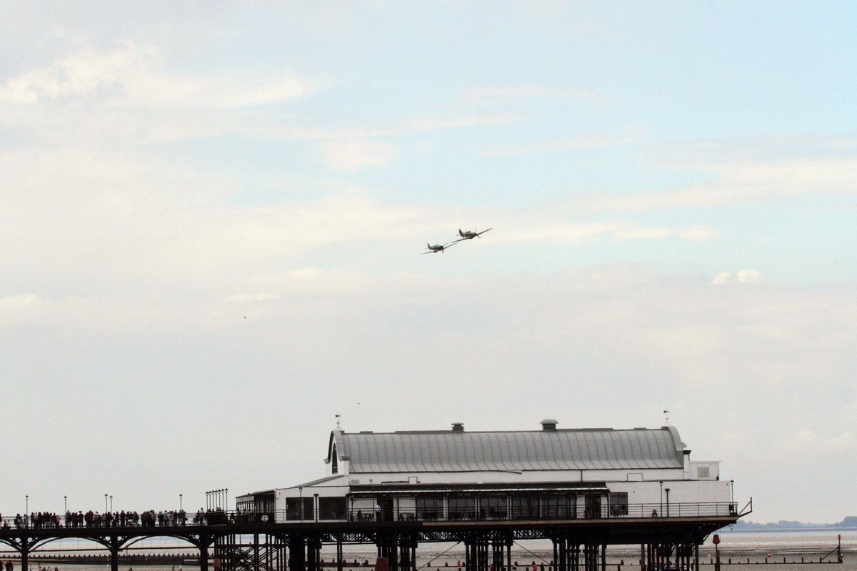 ajbarnsle's tweet photo. Cleethorpes Armed Forced Day, what more can I say. #AFDNEL16 @BBMF_Spitflyer @ArmedForcesDay @GrimsbyTel @cleechron https://t.co/r8lTAYvL8R