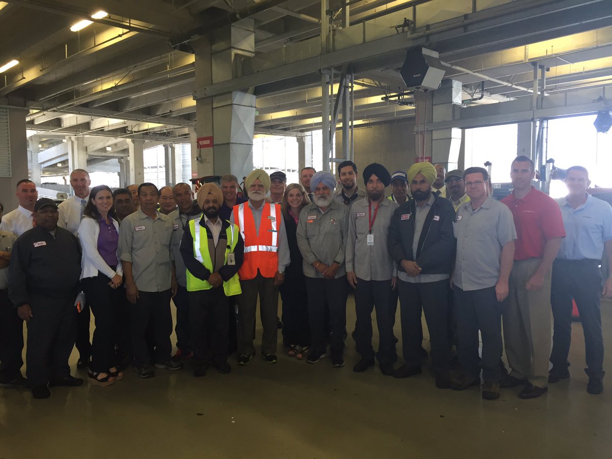 nicob03's tweet photo. Thank you to our Service Agents for pleasing our Apple customers in SJC! #abgpride @GoAvisBudget https://t.co/mrust4OgCY