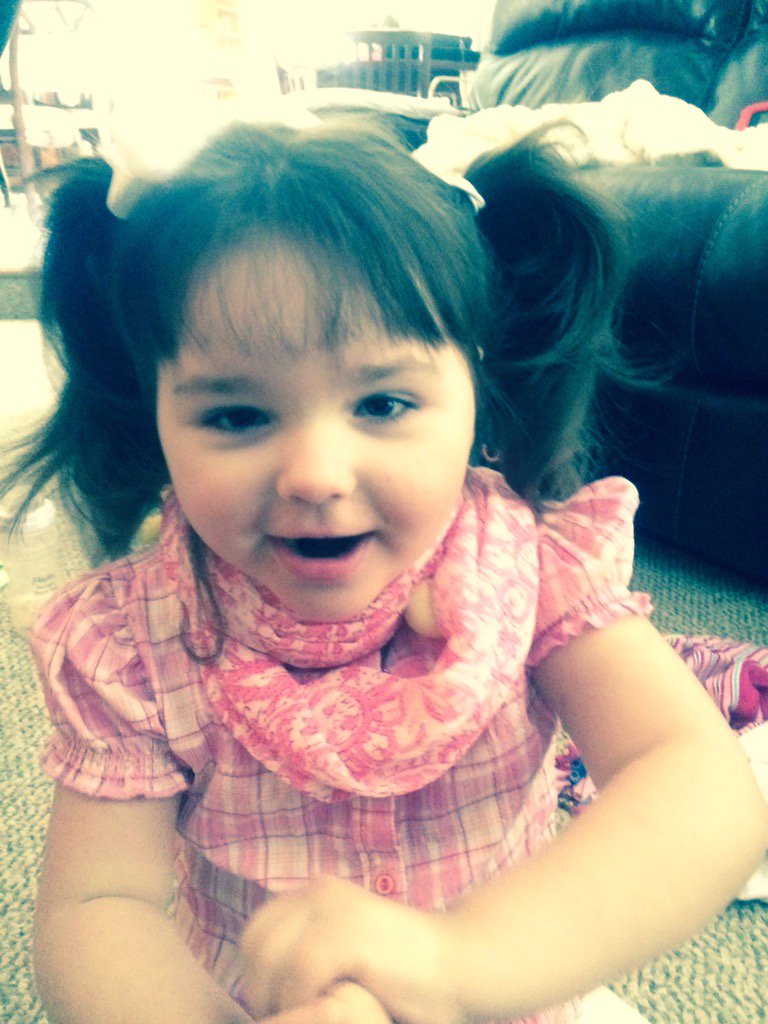 ShawnyJean's tweet photo. Hey @Clint_Black my mommy is coming to see you @DFICasino can you sign my- Raising a hand book please #RettSyndrome https://t.co/VfdseyuYiY