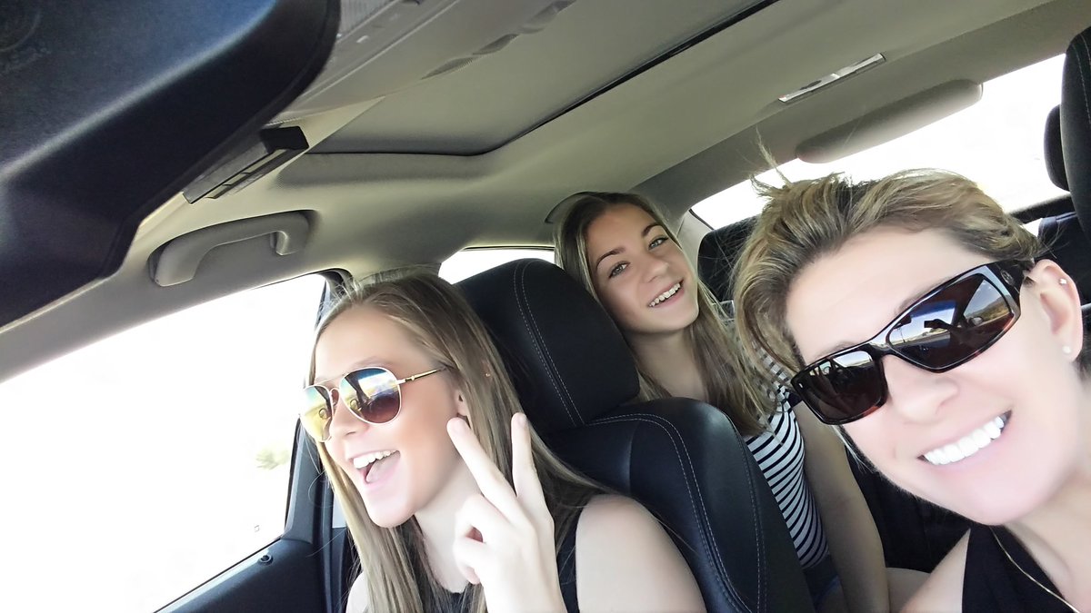 graskingman's tweet photo. Much needed girls day!! Vegas baby!! https://t.co/Znur8kfoxd