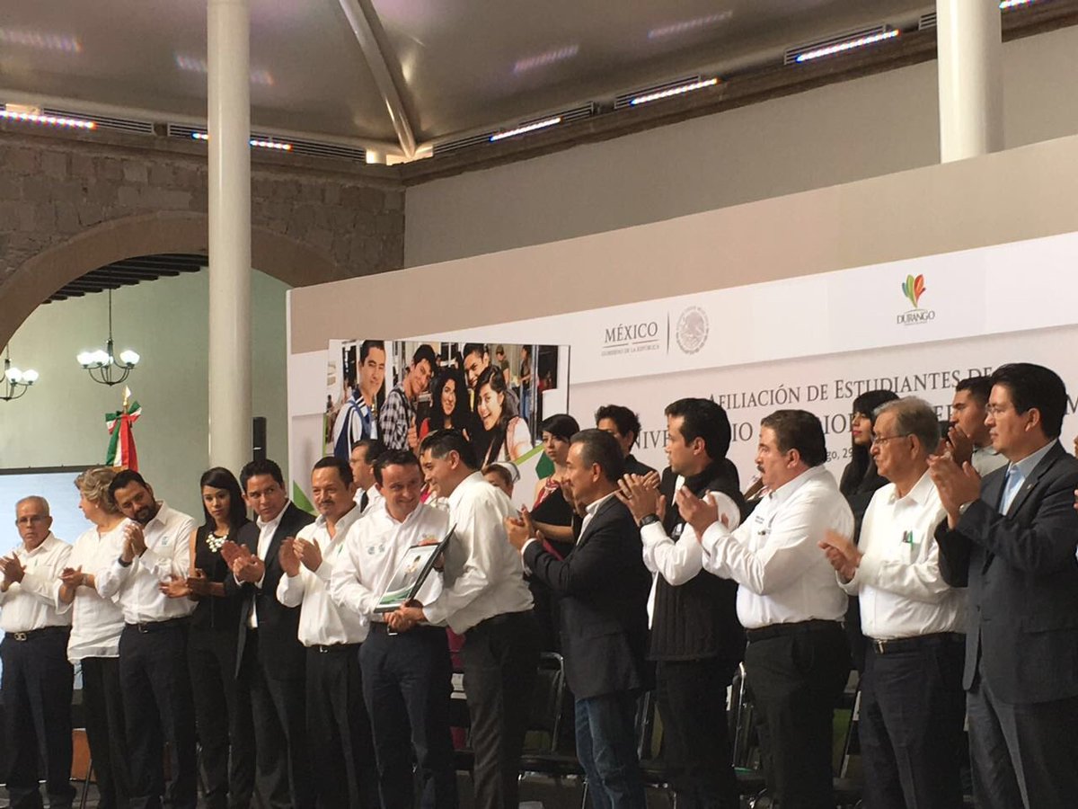 JHerreraCaldera's tweet image. Serán más de 90 mil los jóvenes duranguenses beneficiados de nivel medio superior y superior. @Tu_IMSS