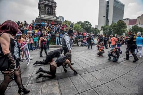 SADOMx's tweet photo. #SADOMX #BDSM presente en la #MarchaLGBTTI
con @Macs_69 @MinaMiau15 @bococu https://t.co/FhDItJ7xRF