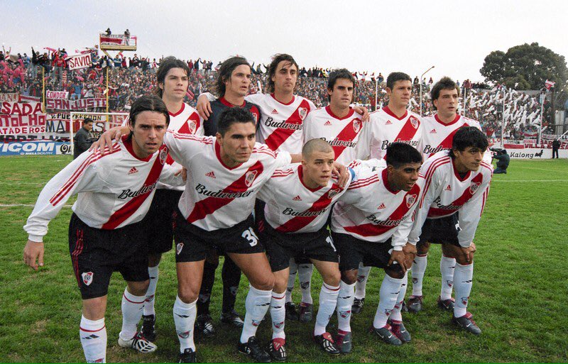Imperioriver's tweet photo. Constanzo, Garcé, Demichelis, Ameli, Lequi, Lucho, Pereyra, Ludueña, D'alessandro, Fuertes y Cavenaghi
RIVER CAMPEÓN https://t.co/k5s2wEh47A