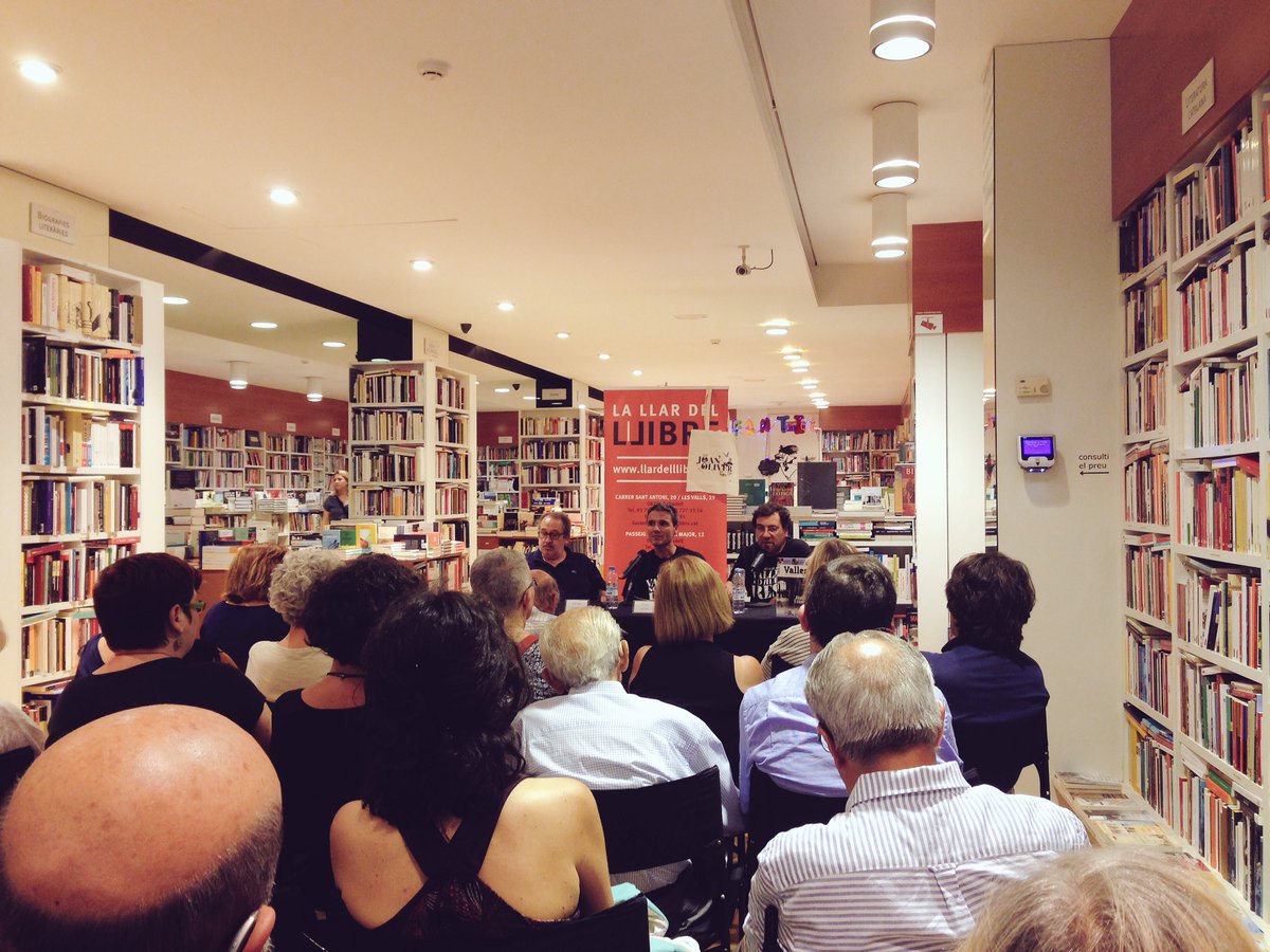 CollaDeSabadell's tweet photo. Joan Oliver protagonista a la nova @vallesos. La presenten @Banyeres, @VRelatsCasas i A.Dalmases a @LaLlardelLlibre. https://t.co/1pJee0La1R