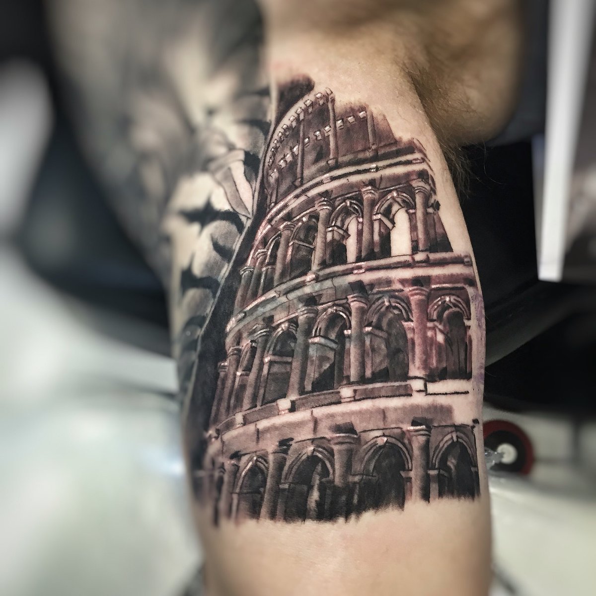 russell bishop on twitter tiny colosseum from today tokyotattoo lifesinked tattoosociety13 itstattoos tattoo realismtattoo russell bishop on twitter tiny