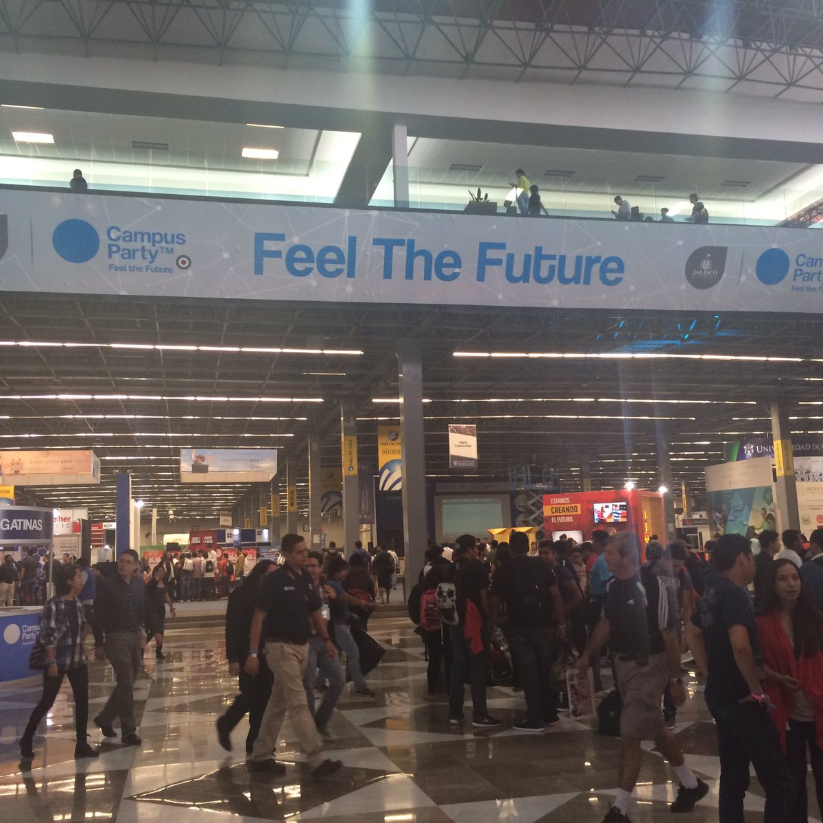 Paco_Mere's tweet image. Llegando a #CPMX7 #hackatoncpmx @Bankaool #fintech