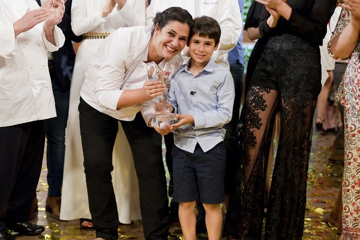 eltelevisero's tweet photo. ¿Crees que @VirginiaMChef4 es justa ganadora de la 4ª edición de #Masterchef? https://t.co/hB22PdylNW
RT: SI 
MG: NO https://t.co/4awaTGzbRH