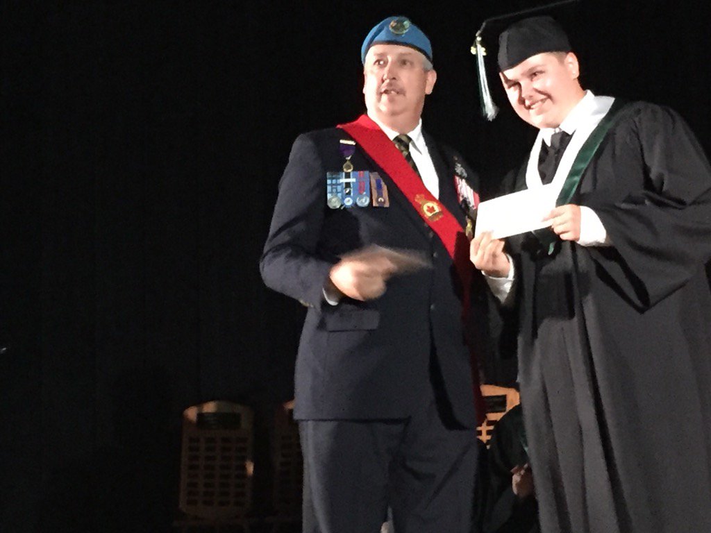 Thomas reçoit la bourse de la Légion d'honneur à Roméo-Dallaire <a href="/CSViamonde/">CS Viamonde</a>