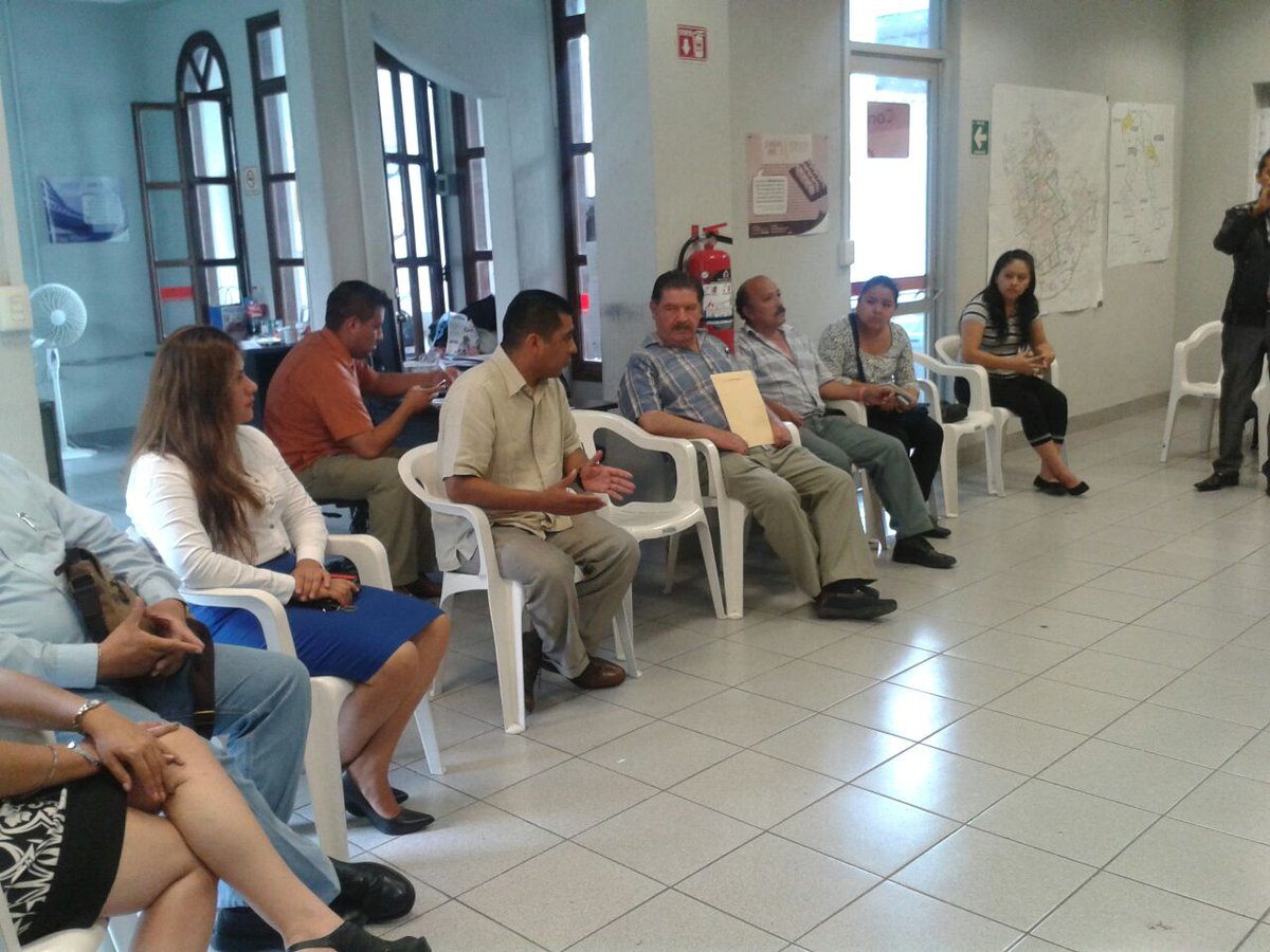 ople_Ver's tweet photo. Reunión de trabajo del Consejero @JahyhHer con los Consejos Distritales de Zongolica, Camerino Z. Mendoza y Orizaba https://t.co/iECVVAwHW7