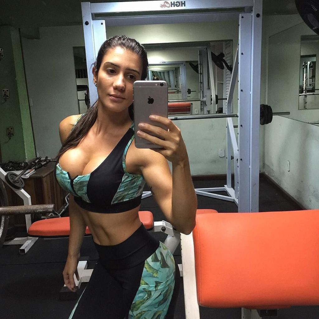 daniborgesfit's tweet image. Eitaaa Treininho Bomm de peito, triceps e Abs!
Todo mundo sabe que eu amo treinar superior… ift.tt/29qLVGd