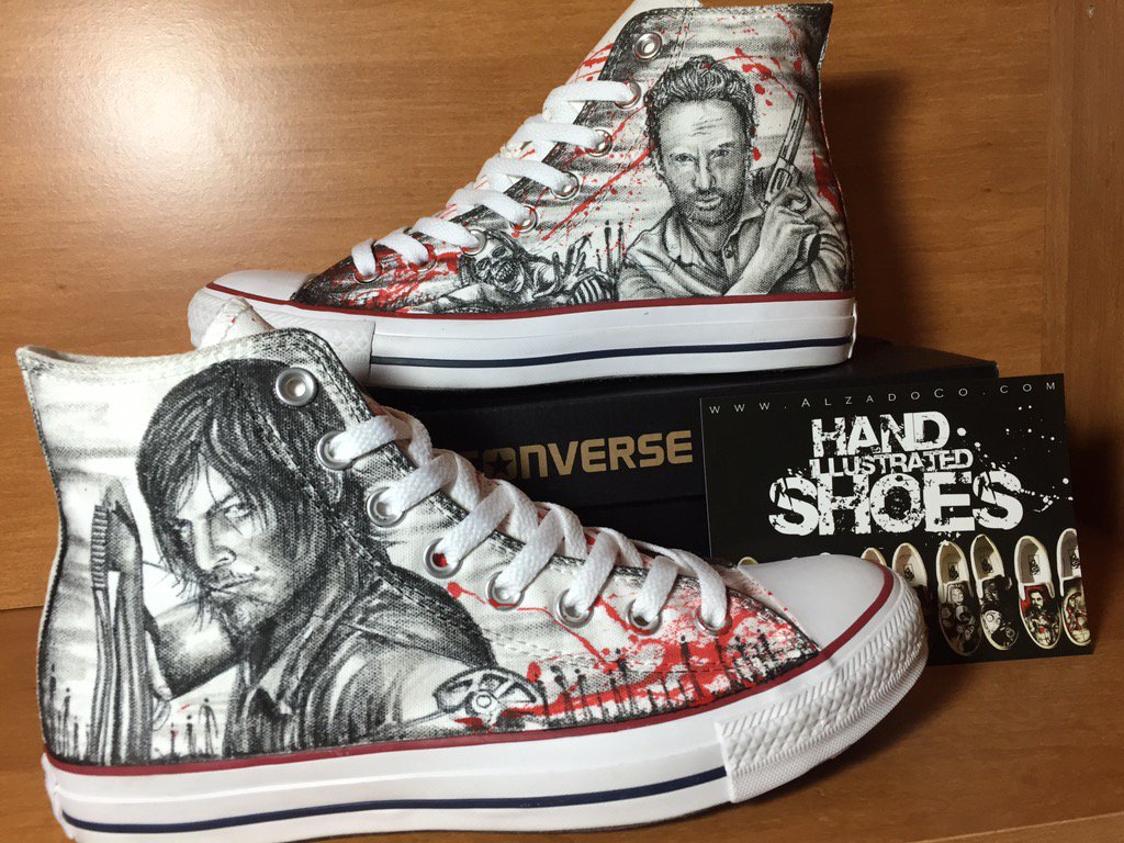 AlzadoCo's tweet photo. Hand drawn walking dead frisbee and Converse @WalkingDeadArmy @TheWalkingDead @wwwbigbaldhead @chandlerriggs https://t.co/KfhSlZG2fL