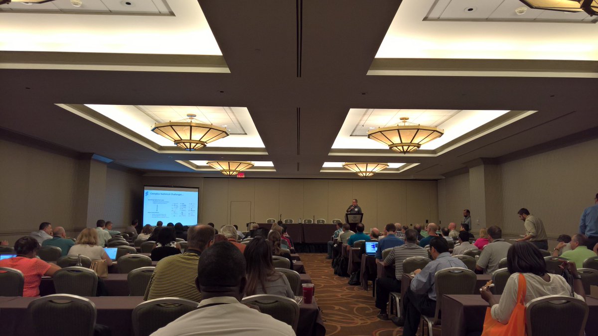 GraniteStHacker's tweet photo. Packed @BASPUG / @Bos365 at @sptechcon, with solid #NH contingent! ++ @sharepointlhorn  @SPTechCon @NHSharePointUG https://t.co/Qp1HPrae7Q