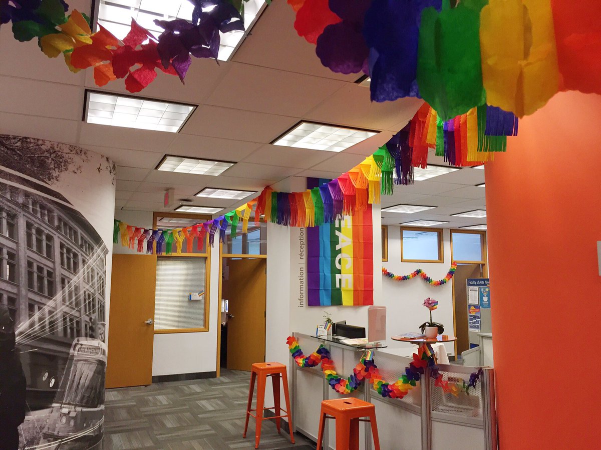 SVZtmu's tweet photo. Did you decorate your office for #Pride ? Look how @JenLFisch &amp; @sarah_brigel from @microbehub decorated ours ! https://t.co/HE2tGwLwo2