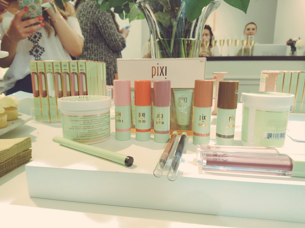 z_inita's tweet photo. New collections from @PIXIBeauty the lower lash mascara is definitely my favourite #pixiebeauty #pixiglow https://t.co/LGWKfj8NaB