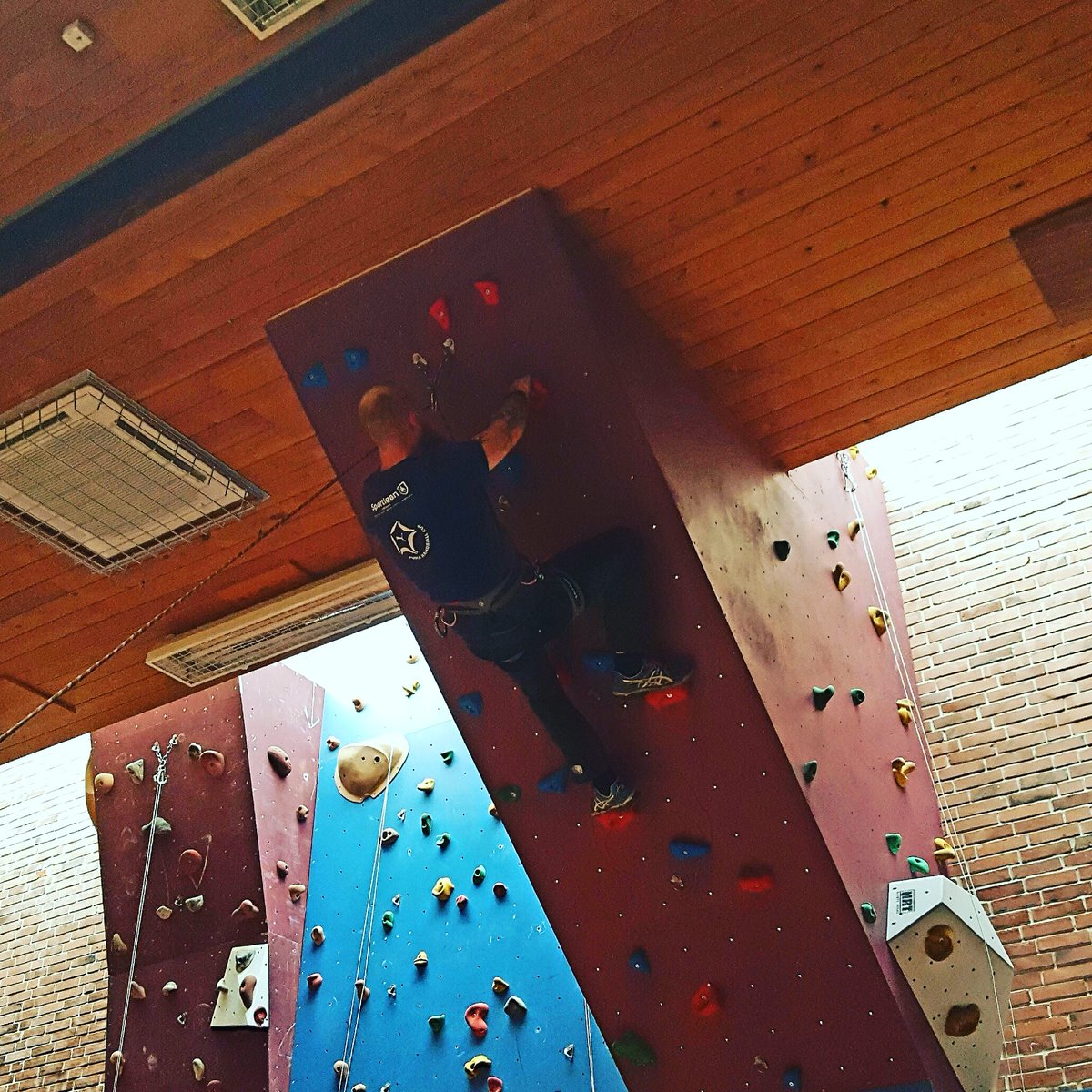 StThomsen83's tweet photo. Underhang Wallclimbing. I made it top the top💪.. #wallclimbing #underhang #climbing #klatring #adventure https://t.co/fi7kwZJ2W8