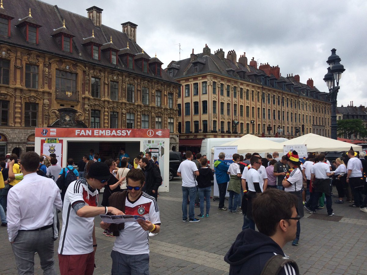 DelafosseT's tweet photo. Réouverture de la #FanEmbassy de @Lillemetropole demain matin pour #BELWAL.En partenariat avec @orange #wifigratuit https://t.co/xpYQcjPh0D