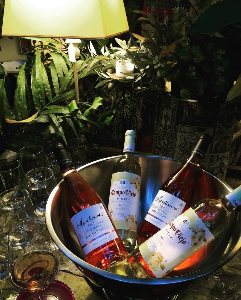 elisamoralesss's tweet photo. Cena clandestina de mujeres y vino #womeninwine #buscandoaqueca @buscandoaqueca @womaninwi… https://t.co/WLg029aMk2 https://t.co/SjelMjkfAR