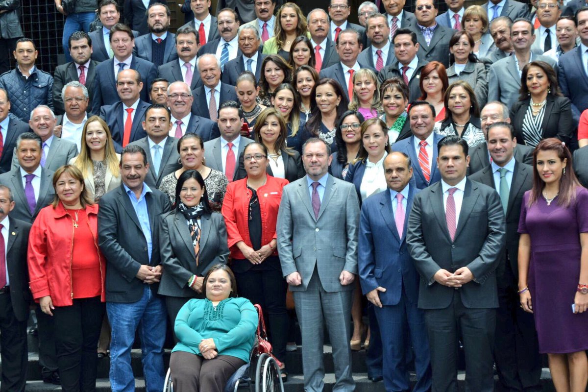 PRICDMX_'s tweet photo. Hoy en el CEN durante el encuentro "Diálogos con las dirigencias" fortalecemos en unidad al @PRI_Nacional #YoSoyPRI https://t.co/3AZkPCJ4eH