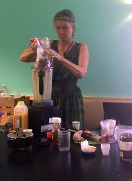 HelpFullLinkAge's tweet image. Santa Cruz member, Judy, teaches #healthy #vegan recipes at the @santacruzmah. Use your skills to help others!