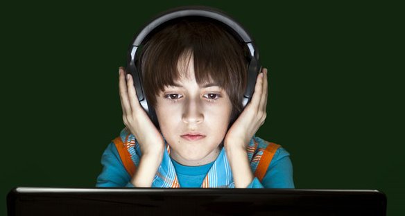 HookedHollywood's tweet image. Tips to make #screentime safe for your #kids this #summer bit.ly/1JtRIaG #smokefreemovies