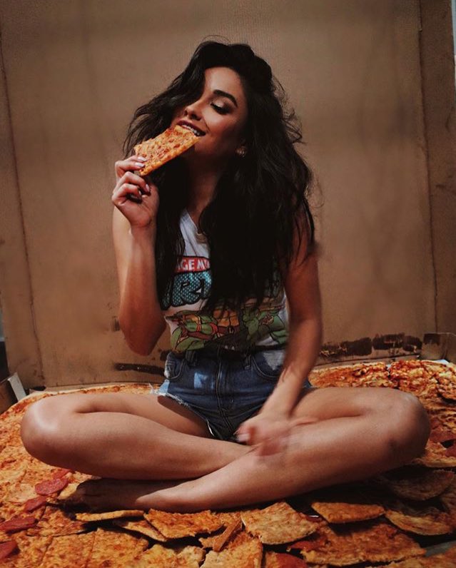 Don't get me wrong I love you babes but .. I mean .. Cmon it's PIZZA 💖💖🍕🍕