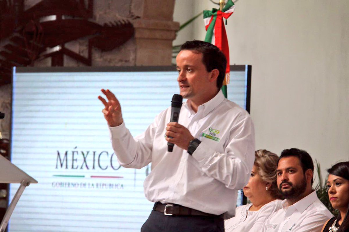 MikelArriolaP's tweet image. Es instrucción del Pte. @EPN acompañar a estudiantes de esc. públicas para que no dejen estudios por temas de salud