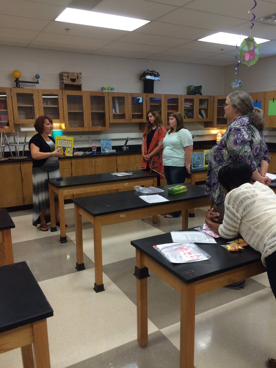 julieFLSHcotton's tweet photo. Math mastery with interactive text. Veronica models with Math-terpieces by Tang. #TNsummerlearning @SECORE @TNedu https://t.co/qTGqPcOcBL