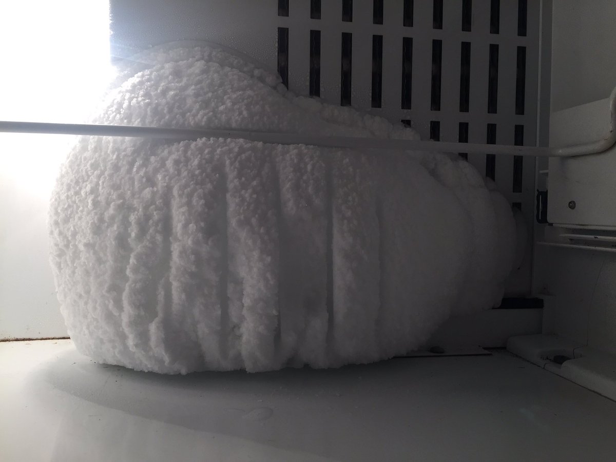 partypatty11's tweet photo. Sure gets old @generalelectric having to defrost my #GEMonogram refridge this way! @MonogramAppl @ConsumerReports 😠 https://t.co/GelqQiMPWf
