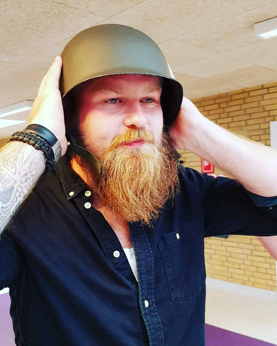StThomsen83's tweet photo. #beards #beardlife #BeardLover #beardweek #bearded #beardgang #beardedmen #beardfie and a #helmet https://t.co/B8heMCMAUk