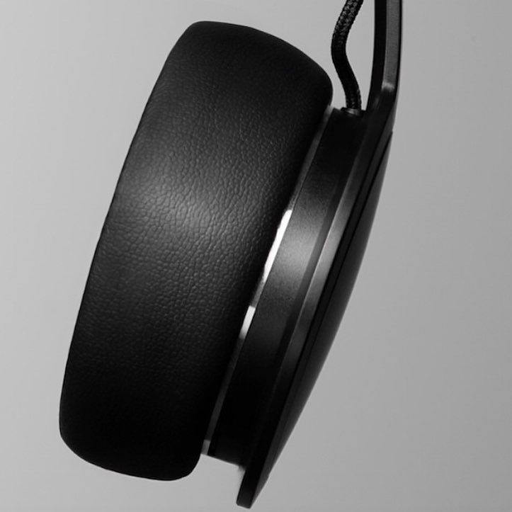teqtique's tweet photo. A close up of the urbanears wireless headphones. LAST PAIR in black available | £79 &amp; free shipping. Get em quick! … https://t.co/ikj1EWvBBJ