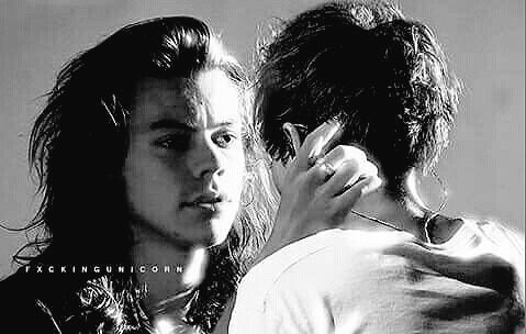 journal_harry's tweet photo. «C'est vrai je l'aime.Depuis le premier jour.À la seconde où je l'ai vu.Même quand je jurais le contraire.Je l'aime» https://t.co/DDLD8BWqiE