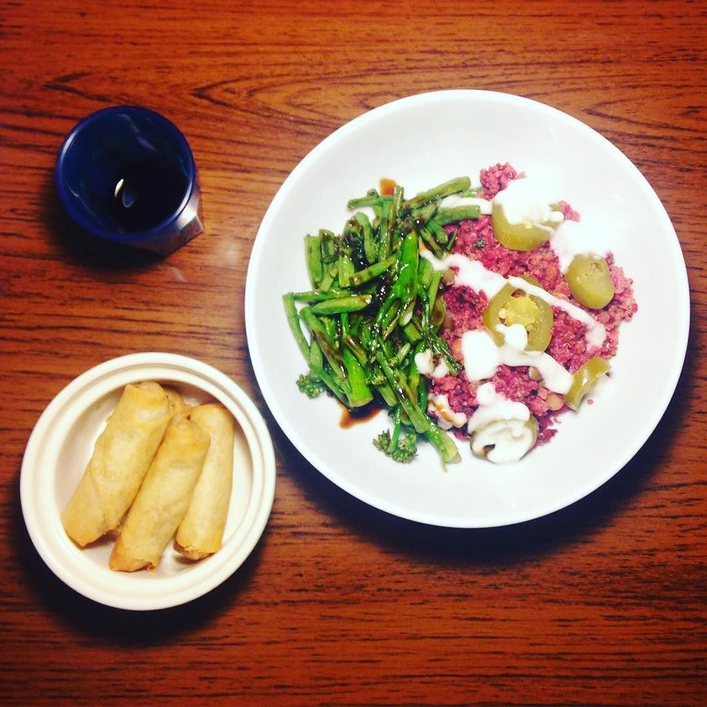 anaritamlopes's tweet photo. #vegan #quinoa #beetroot #pumpkinseed #stirfriedgreens #coconutsourcream #minispringrolls … https://t.co/rh42RaOwyQ https://t.co/oBwcshJadC