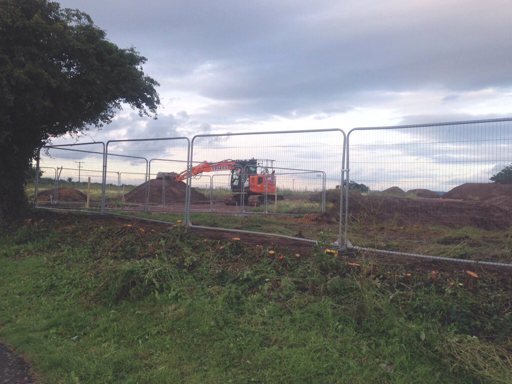erjboutique's tweet photo. Sad 'developments' in #Farndon #Chester #greedylandowners #gladman 
#bulldozinganareaofnaturalbeautynearyousoon!#105 https://t.co/0O7Lw7ZyGE