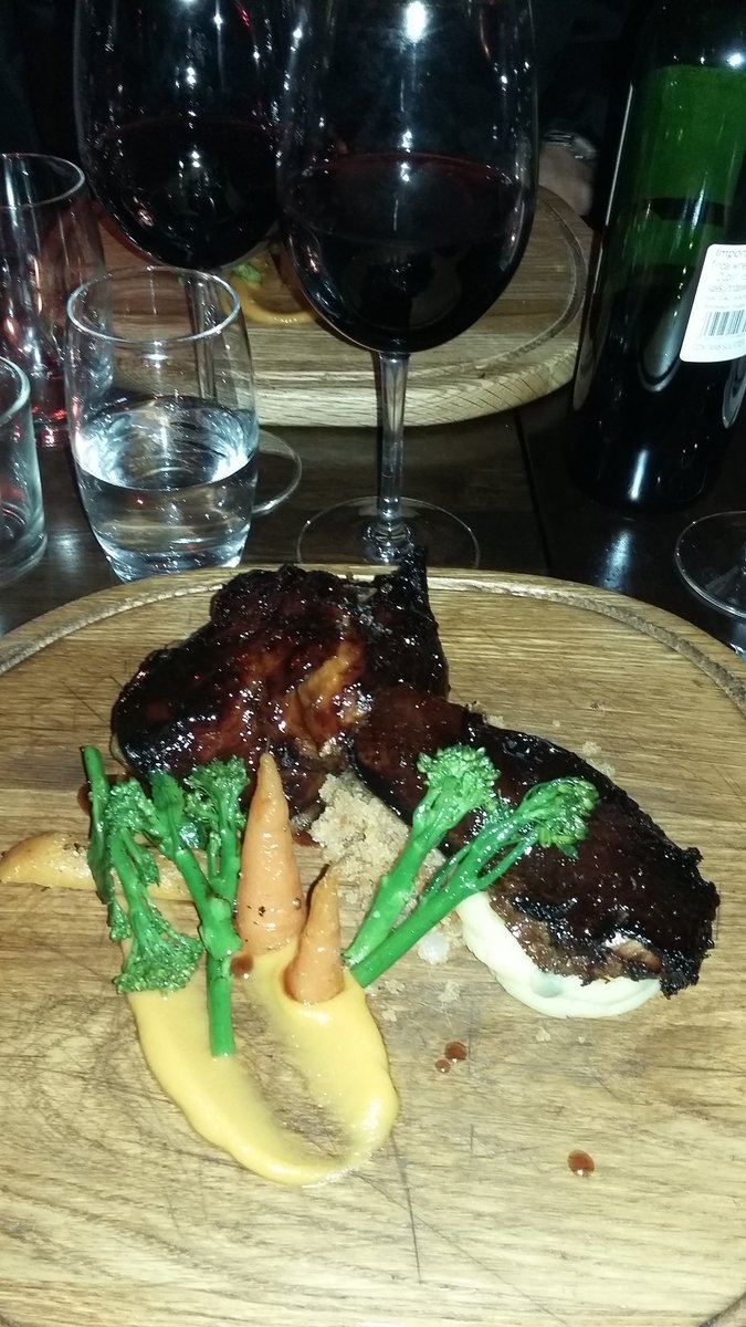 Eend gevul met appelkoos. By #rivegauche in Kilkenny. <a href="/ancienteastIRL/">Ireland's Ancient East</a> <a href="/Leefstyl24/">Leefstyl</a> @netwerk24reis