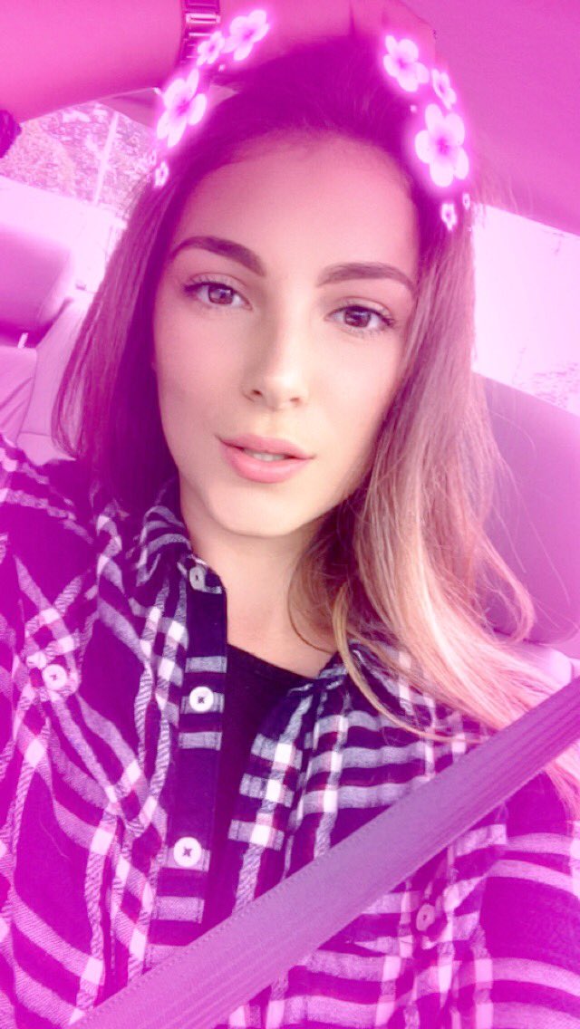 gracieh1211's tweet photo. snapchat filters r cute😛 #throwbacktomonday https://t.co/e3RE06Fcce