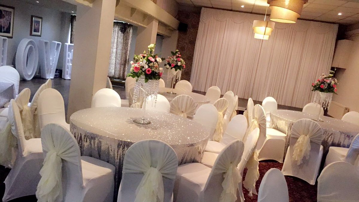 AngelaGEvents's tweet photo. Silver shimmering table cloths ❤ add the wow factor #doncasterisgreat #wedding #poshevents https://t.co/ogOozcDsuA
