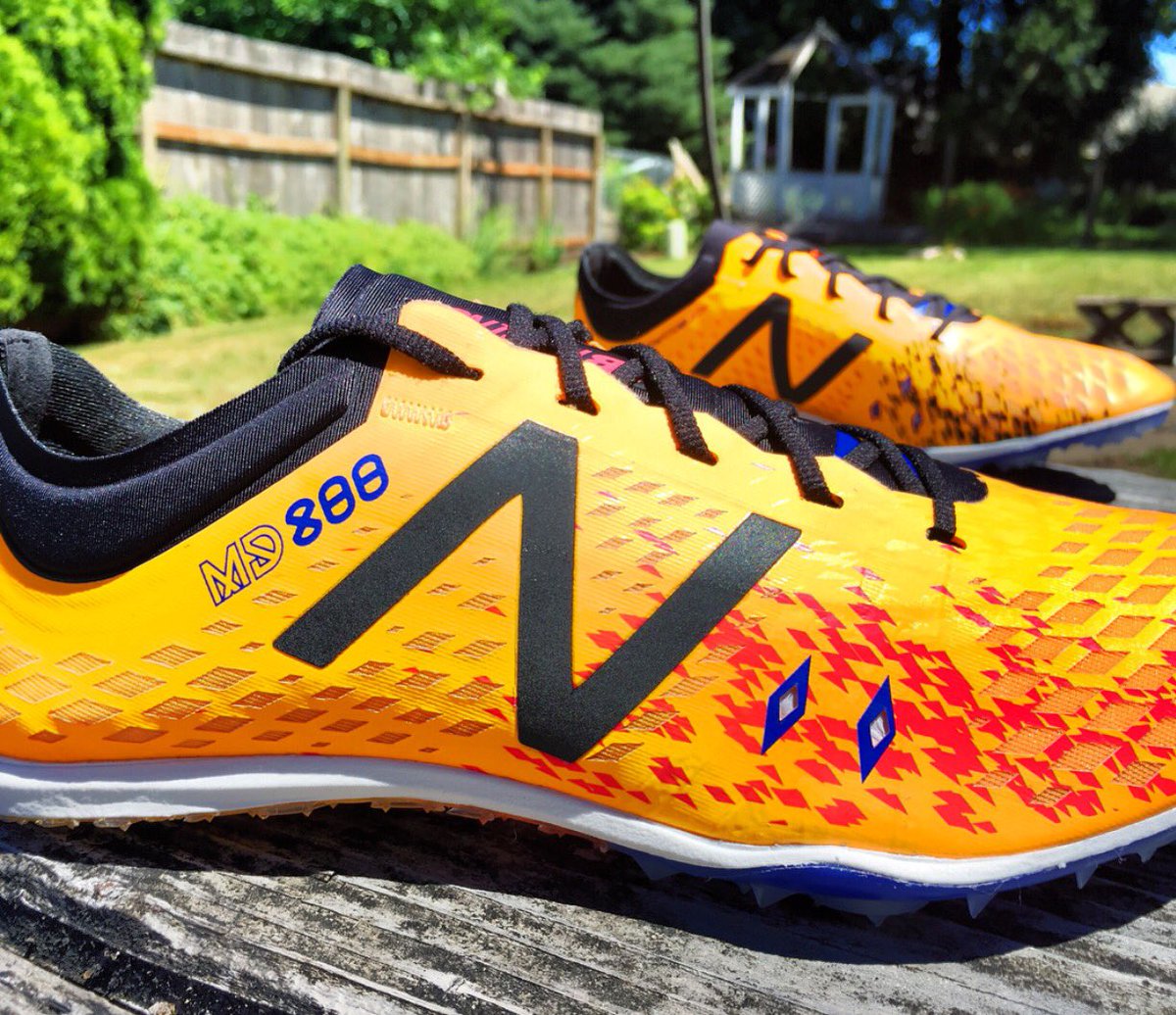 new balance 800m spikes