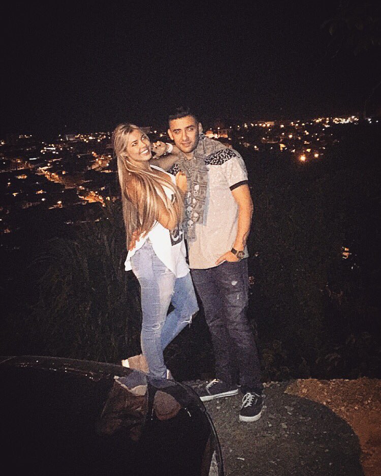 dmoramusic's tweet photo. Good Vibes! 🍃🌚 @laura_jaramillo0905 #Sorprendeme #July23 #2016 https://t.co/eehQG6aday