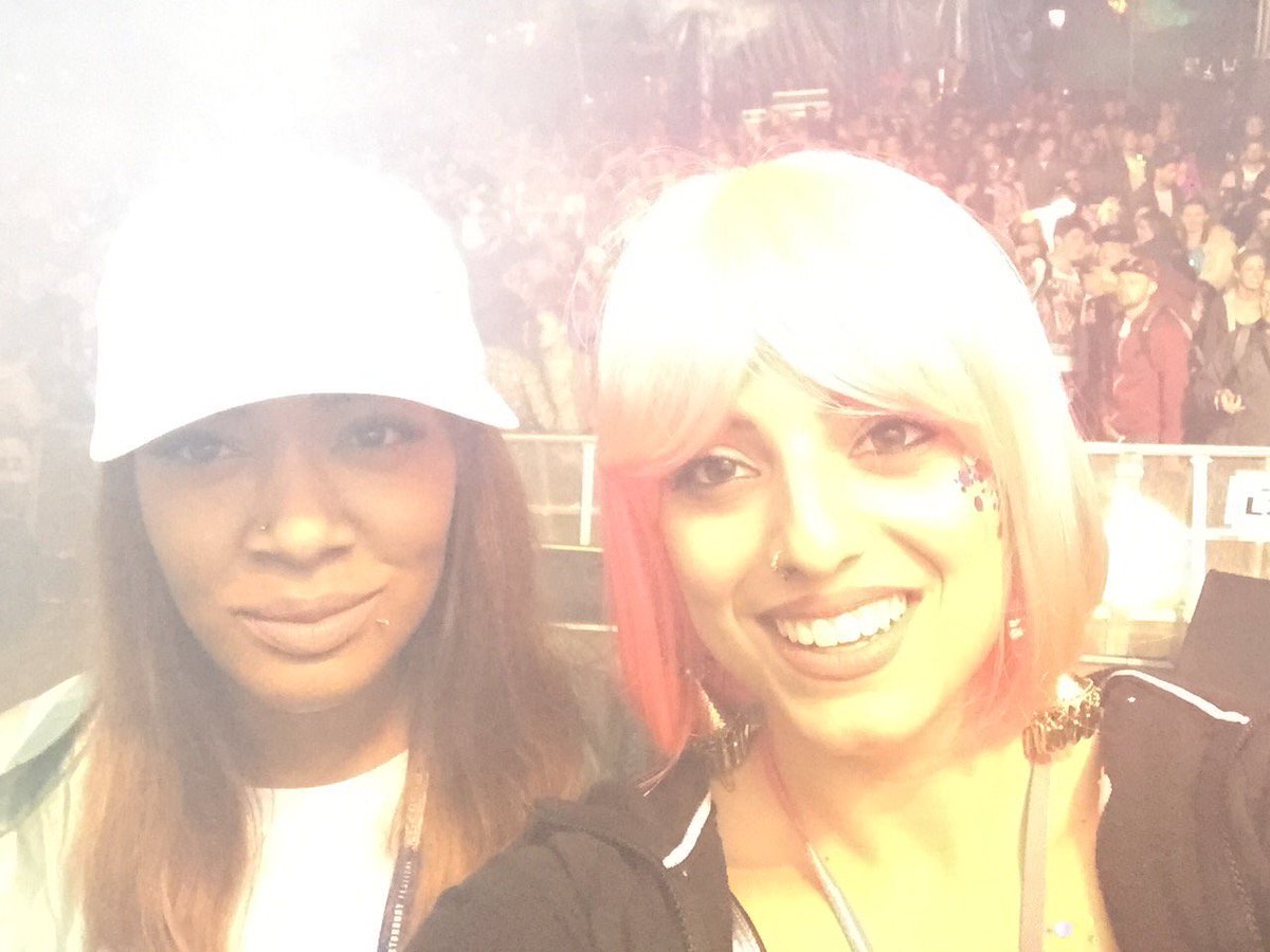 BBC Radio 1Xtra (@bbcradio1xtra) on Twitter photo Catch <a href="/SianAnderson/">elijahs mum</a> going B2B w/ @DJMadamX - reliving Saturday's BIG Glastonbury mix π
bbc.in/295ThmH Catch <a href="/SianAnderson/">elijahs mum</a> going B2B w/ @DJMadamX - reliving Saturday's BIG Glastonbury mix π
bbc.in/295ThmH