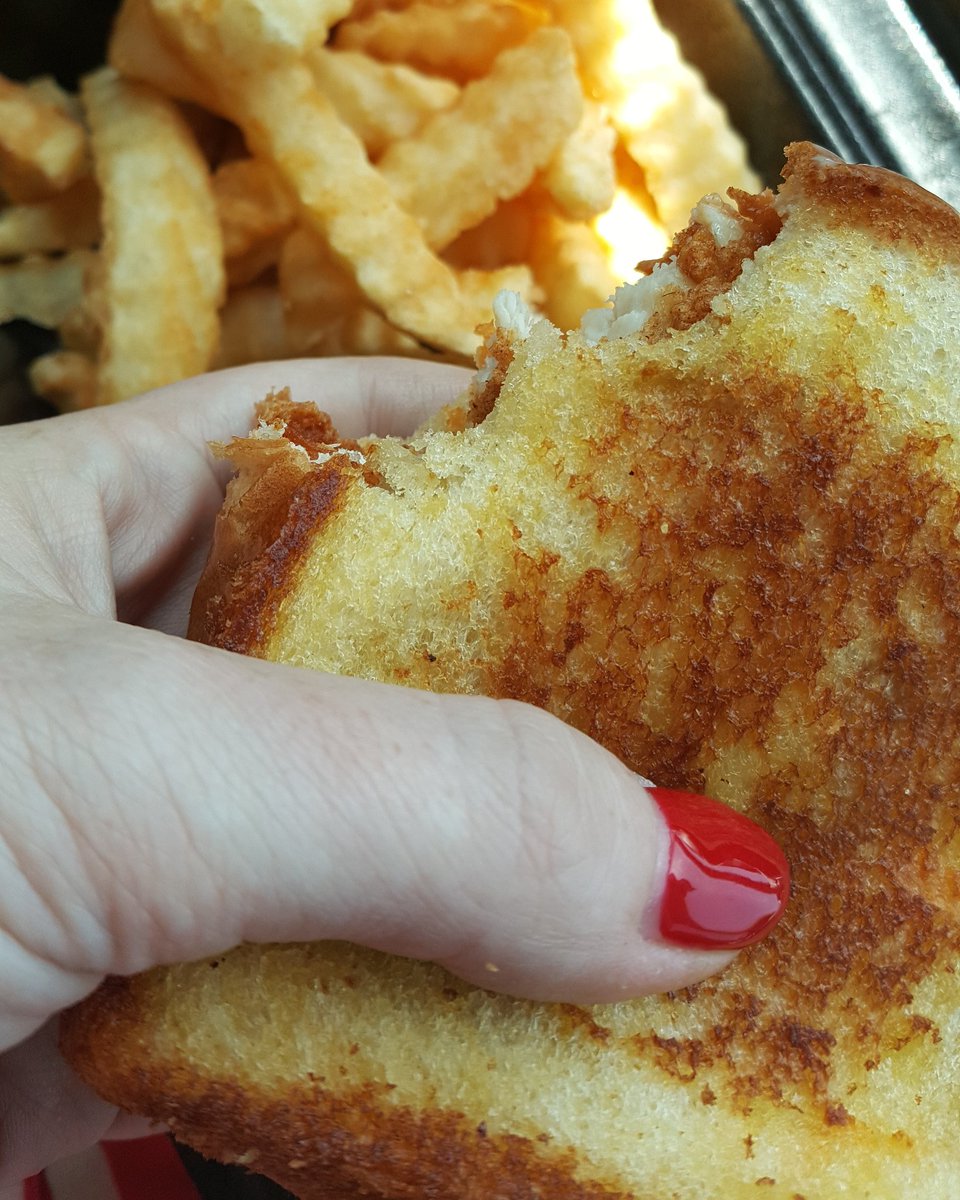 kimsplexusteam's tweet photo. #zaxbys was delicious! guess who too #plexusblock 🙌🙌🙌 #notadiet #eatwhatyouwant https://t.co/kTVPVeV9Hl