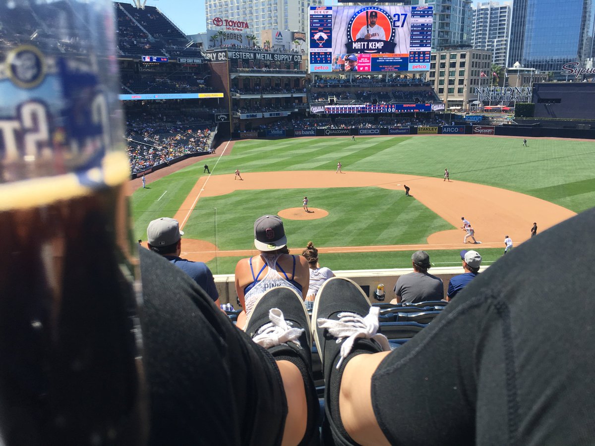 KaaatelynMarie's tweet photo. #PadresWBW feels so good to be 21 @PetcoPark https://t.co/HioCXsHm77