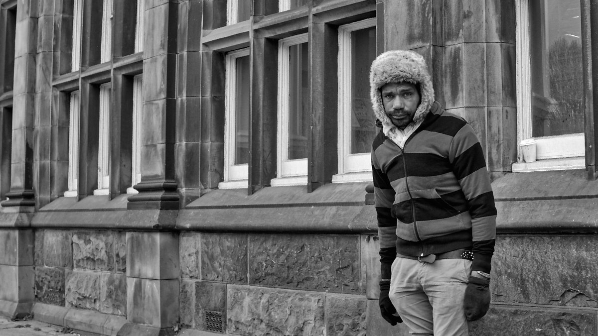 edinburghpaper's tweet photo. 'Shower man' by Steve Marsh #eensnaps https://t.co/7cE29eAEpk #photography #edinburgh https://t.co/wFi1jfnJIh