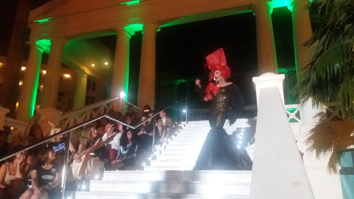 Alade3_eventos's tweet photo. Increíble espectáculo en @H_Las_Arenas #10AniversarioLasArenas con #Alade3 https://t.co/OqdNZvNihr