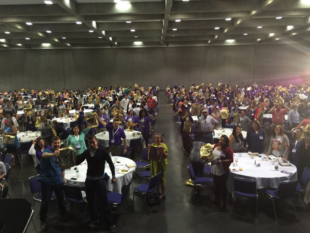 nava_mnava's tweet photo. #ATDLE2016 golden bags everywhere! https://t.co/hoswuZIucw