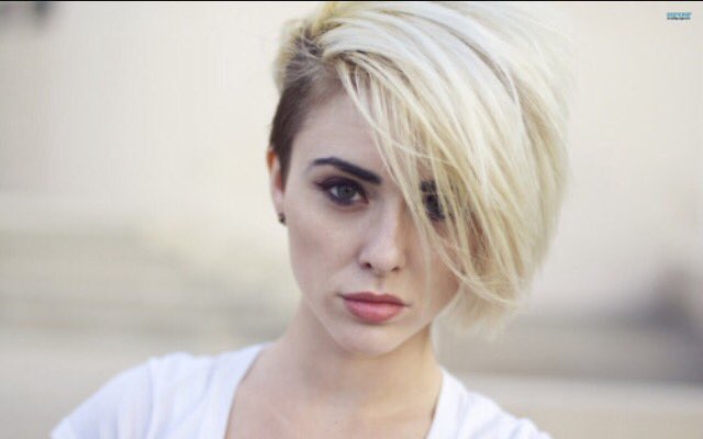 nicole122015's tweet photo. Thinking about cutting my hair like this. Not the color. Just the cut. 🙄 wondering https://t.co/gTfNTK3f4U