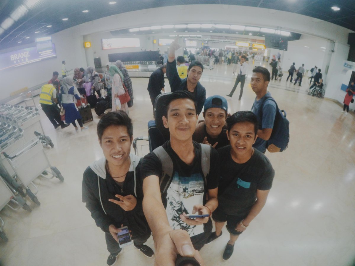 azies_16's tweet photo. BMF2016, soekarno-hatta international airport!
#diamondimpact
#diamondimpact
#diamondimpact https://t.co/CpdyXWrXSu