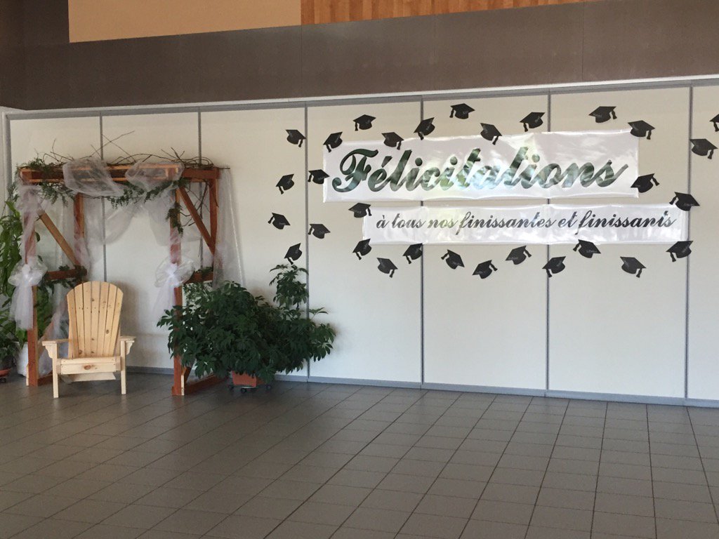 Accueil chaleureux pour la soirée de graduation à école Roméo-Dallaire <a href="/doyon_/">Doyon, Jo-Anne</a> <a href="/CSViamonde/">CS Viamonde</a>